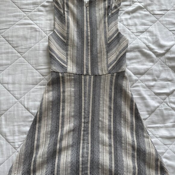 BCBGeneration Black & White Striped Short Length Sleeveless Dress, Women's 0 - Picture 2 of 3